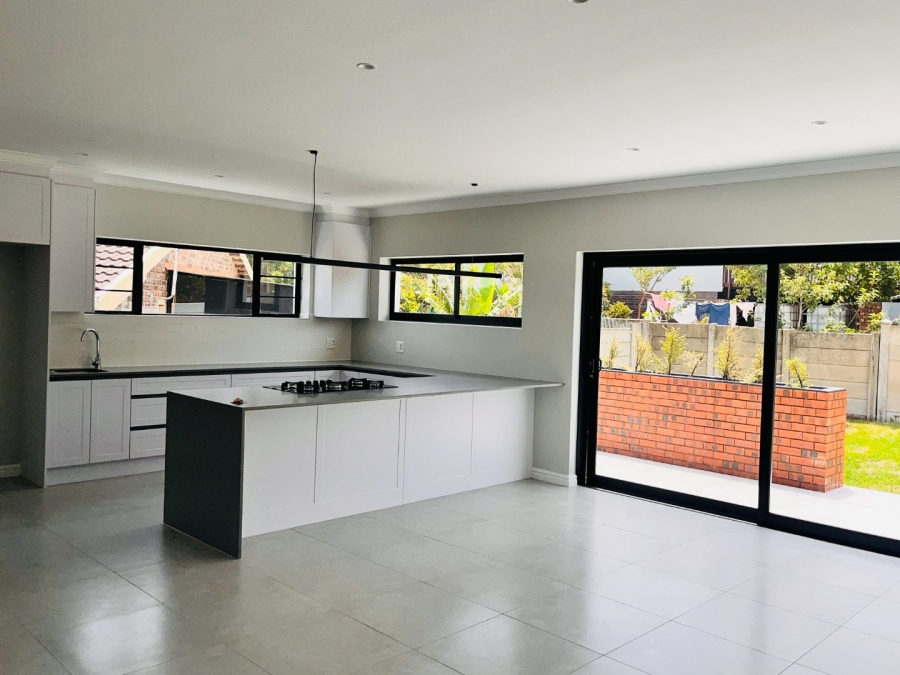 3 Bedroom Property for Sale in Wavecrest Eastern Cape